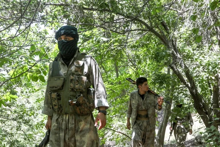 ইরানকে অস্থিতিশীল করতে কুর্দি বিদ্রোহীদের অস্ত্র দিচ্ছে সিআইএ: ট্রাম্প প্রশাসনের ‘মাস্টারপ্ল্যান’ ফাঁস